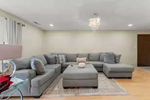9147 S Roberts Rd, Hickory Hills, IL 60457 - Photo 5