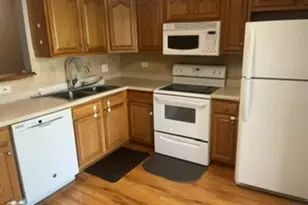 203 N Waters Edge Dr, Glendale Heights, IL 60139 - Photo 5
