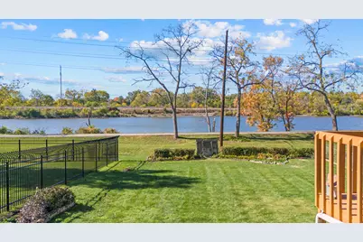 642 Wellington Avenue, Elgin, IL 60120 - Photo 17
