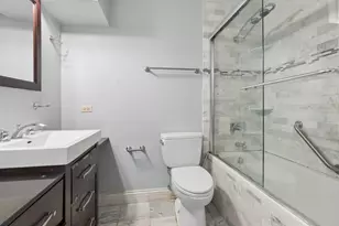 4170 N Marine Dr, Chicago, IL 60613 - Photo 11