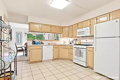 327 Cimarron Road #327, Lombard, IL 60148 - Photo 11