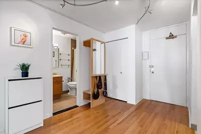 525 W Hawthorne Place #1007, Chicago, IL 60657 - Photo 3