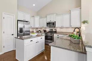 4040 Chesapeake Ln, Naperville, IL 60564 - Photo 9