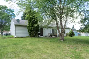 886 Quincy Ct, Island Lake, IL 60042 - Photo 17