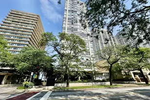 5757 N Sheridan Rd, Chicago, IL 60660 - Photo 1