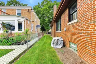 6247 N Leona Ave, Chicago, IL 60646 - Photo 41