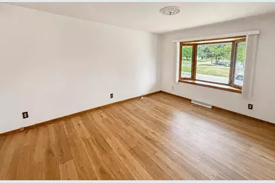 437 E 11th Street, Pecatonica, IL 61063 - Photo 7