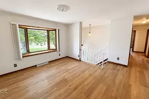 437 E 11th St, Pecatonica, IL 61063 - Photo 9