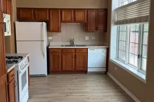 105 W St Charles Rd, Lombard, IL 60148 - Photo 9