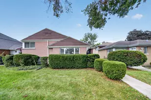 3824 W Chase Ave, Lincolnwood, IL 60712 - Photo 1