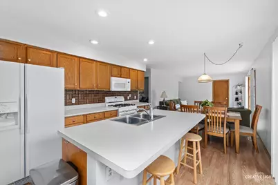319 Boulder Hill Pass, Oswego, IL 60543 - Photo 5