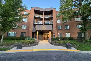 263 S Clubhouse Dr, Palatine, IL 60074 - Photo 1
