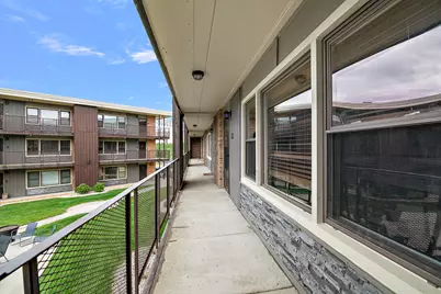 9608 W Higgins Road #2c, Rosemont, IL 60018 - Photo 5