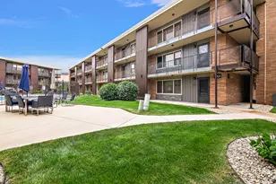 9608 W Higgins Rd, Rosemont, IL 60018 - Photo 3