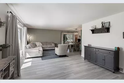 824 Royal Drive, McHenry, IL 60050 - Photo 3