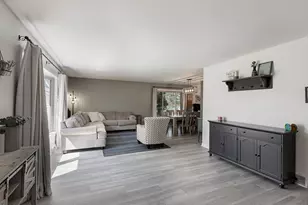 824 Royal Dr, McHenry, IL 60050 - Photo 3