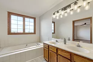 516 Silver Aspen Cir, Crystal Lake, IL 60014 - Photo 13