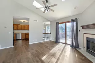 516 Silver Aspen Cir, Crystal Lake, IL 60014 - Photo 7