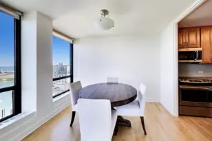 260 E Chestnut St, Chicago, IL 60611 - Photo 5