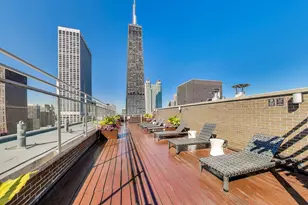 260 E Chestnut St, Chicago, IL 60611 - Photo 25