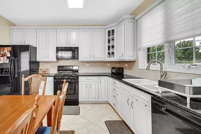 22 Red Tail Drive, Hawthorn Woods, IL 60047 - Photo 5