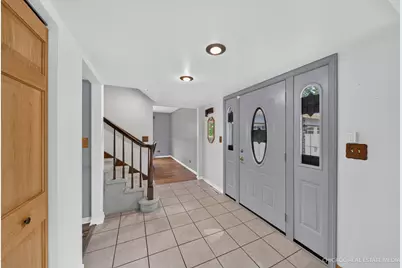 511 Cottonwood Lane, Schaumburg, IL 60193 - Photo 3
