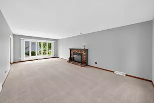 511 Cottonwood Ln, Schaumburg, IL 60193 - Photo 11