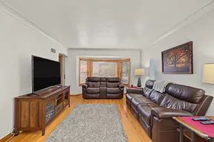 6218 W Huntington St, Chicago, IL 60646 - Photo 5