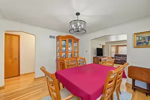 6218 W Huntington St, Chicago, IL 60646 - Photo 9