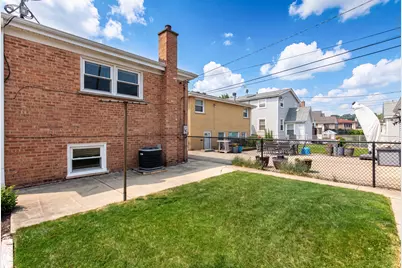 7234 W Fitch Avenue, Chicago, IL 60631 - Photo 23