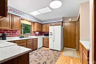 564 Wilson Ave, Park City, IL 60085 - Photo 5