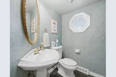 1654 Wadsworth Road, Wheaton, IL 60189 - Photo 19