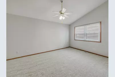7061 Yorkshire Drive, Woodridge, IL 60517 - Photo 15