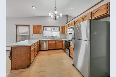 7061 Yorkshire Drive, Woodridge, IL 60517 - Photo 5