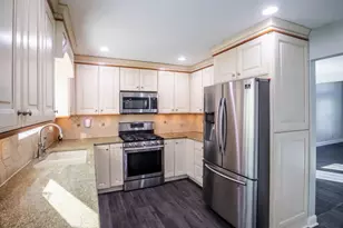 1575 Stockton Ln, Crystal Lake, IL 60014 - Photo 7