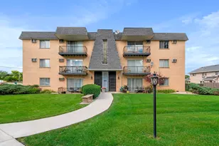 909 Plainfield Rd, Darien, IL 60561 - Photo 1