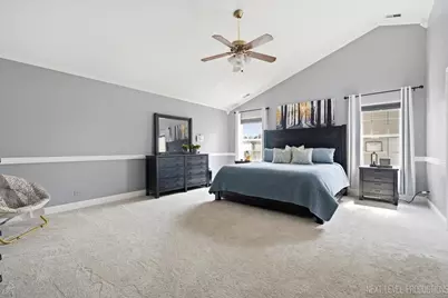 380 Thornwood Way, South Elgin, IL 60177 - Photo 17