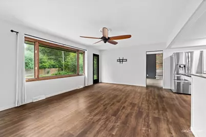 390 Lra Drive, Aurora, IL 60506 - Photo 7