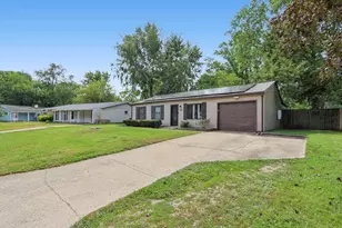 1307 Briarwood Dr, Champaign, IL 61821 - Photo 3