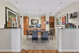 55 W Delaware Pl, Chicago, IL 60610 - Photo 15