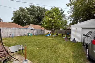 117 Baldwin Ave, Waukegan, IL 60085 - Photo 7