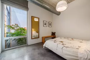 2041 W Roscoe St, Chicago, IL 60618 - Photo 23