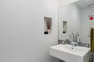 2041 W Roscoe St, Chicago, IL 60618 - Photo 17
