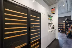 2041 W Roscoe St, Chicago, IL 60618 - Photo 13