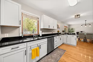 1301 Larson St, Sycamore, IL 60178 - Photo 9
