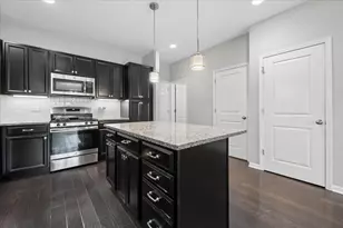 909 Times Square Dr, Aurora, IL 60504 - Photo 7