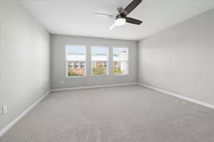 909 Times Square Dr, Aurora, IL 60504 - Photo 9