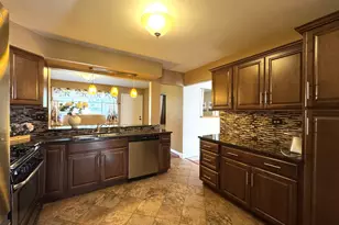8113 Norwood Ct, Woodridge, IL 60517 - Photo 11