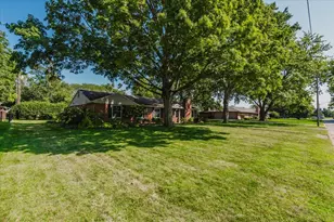 914 Hastings Dr, Bloomington, IL 61701 - Photo 3