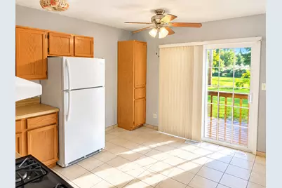 423 W Hawthorne Drive, Round Lake Beach, IL 60073 - Photo 5